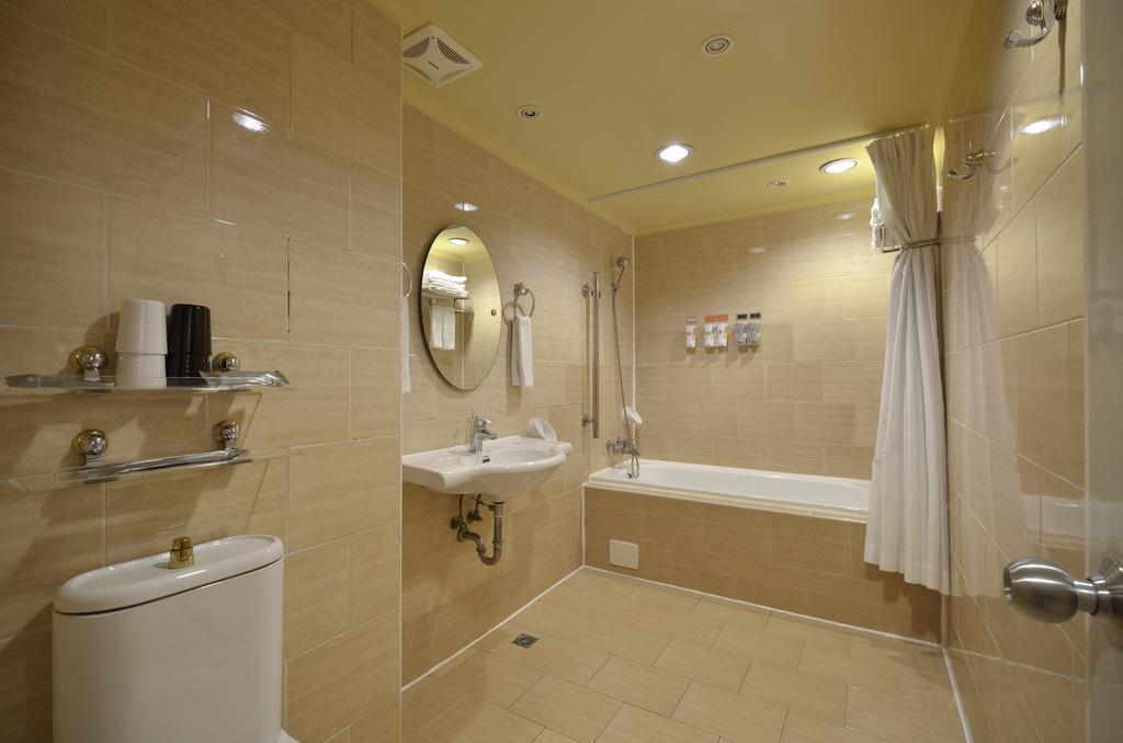 กู้ดเนส โฮเต็ล Hotel เกาสง ภายนอก รูปภาพ