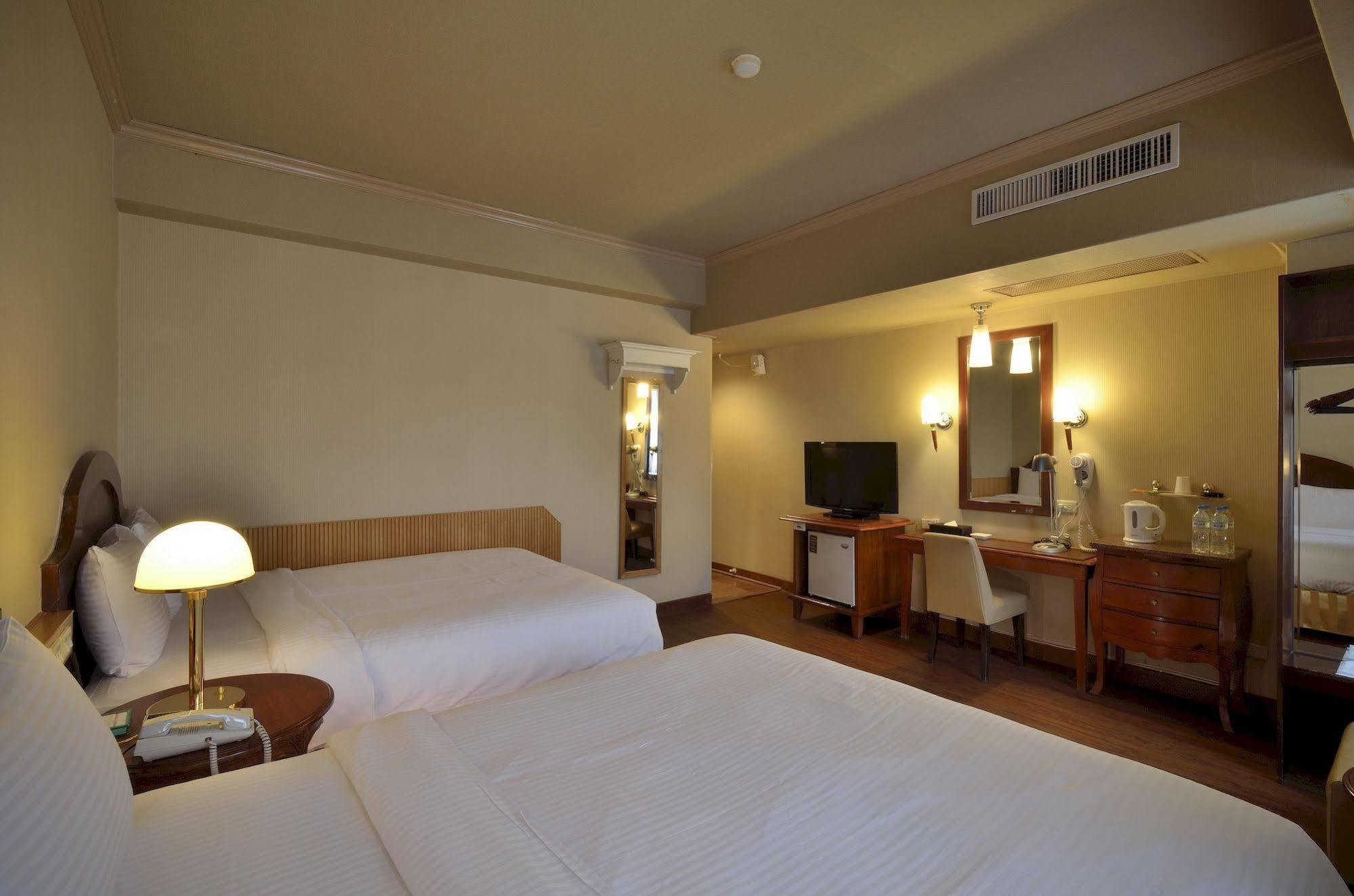 กู้ดเนส โฮเต็ล Hotel เกาสง ภายนอก รูปภาพ