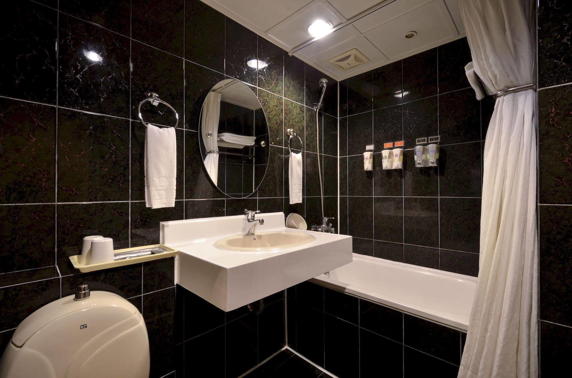 กู้ดเนส โฮเต็ล Hotel เกาสง ภายนอก รูปภาพ