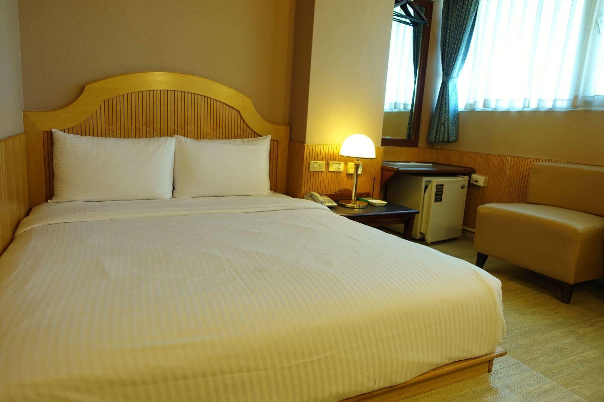 กู้ดเนส โฮเต็ล Hotel เกาสง ภายนอก รูปภาพ